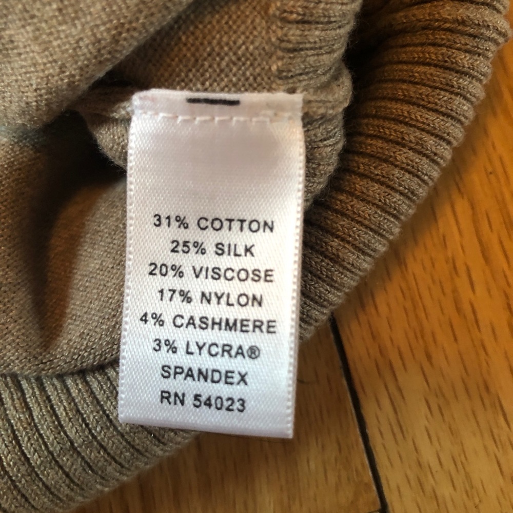 Banana Republic v-neck sweater - Picture 4 of 4